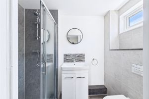 En-suite shower room- click for photo gallery